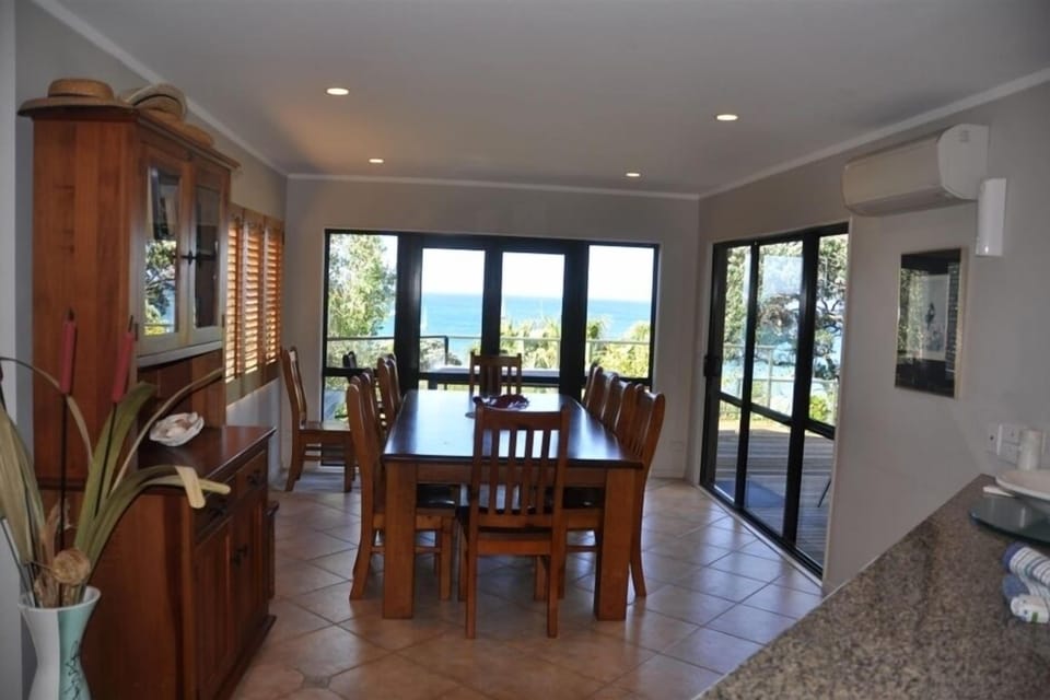 Dining 4 bed side