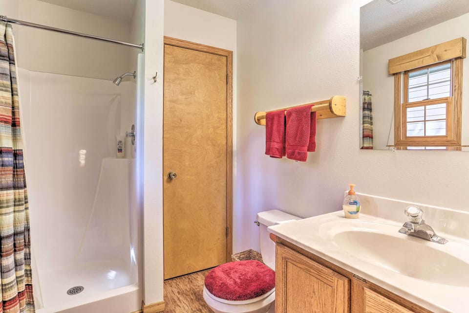 Full Bathroom | Towels & Linens Provided