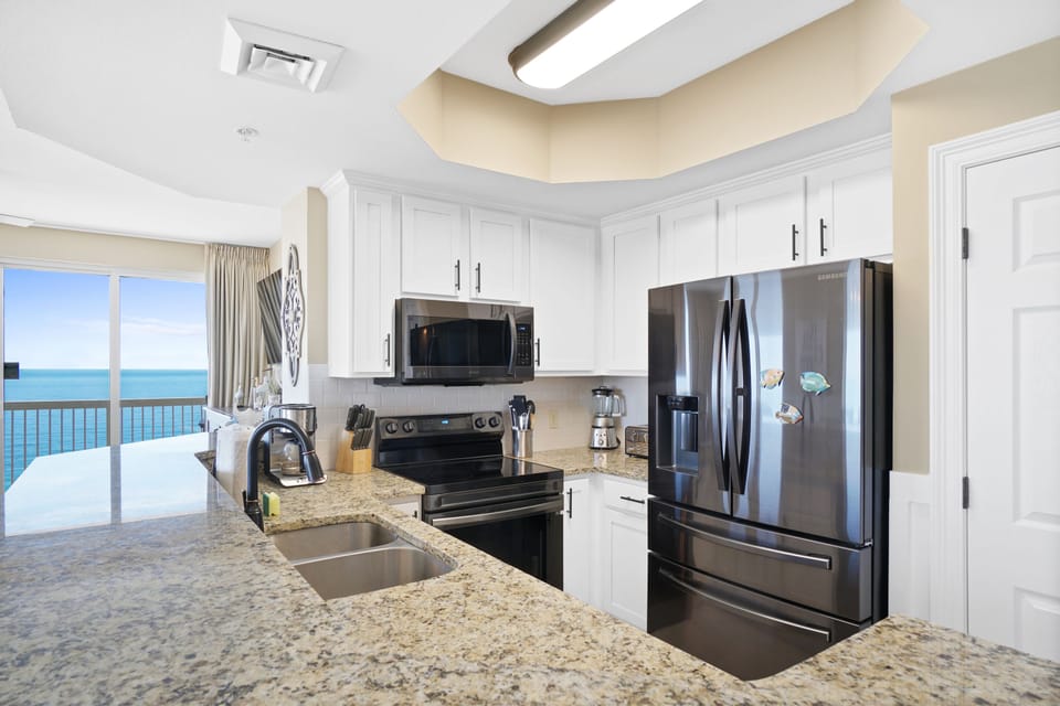 Kitchen with Breakfast Bar