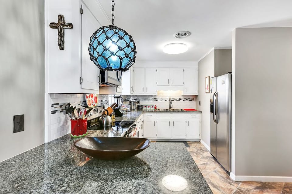 Breakfast Bar and Prep Area