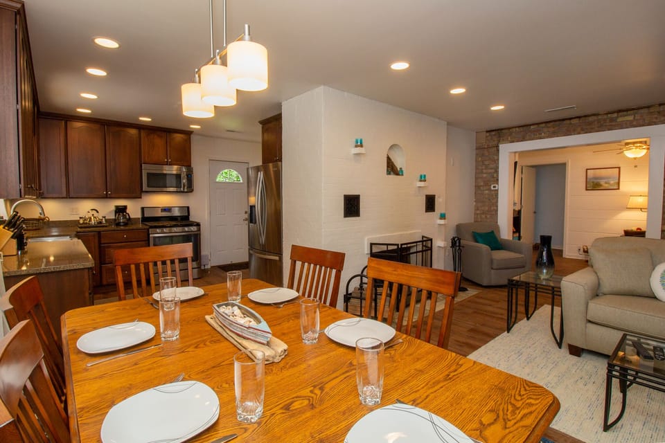 Main Level | Dining