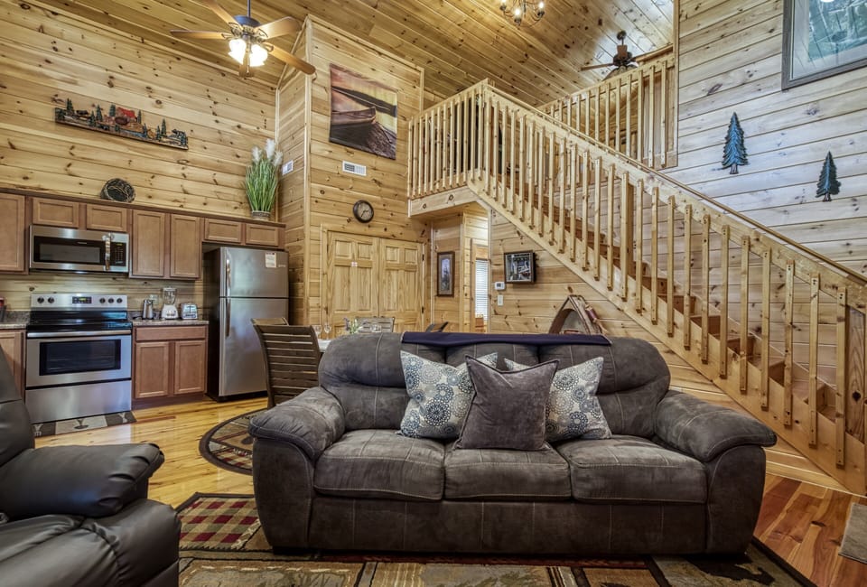 Smoky Mountain River Cabin "River Haven" - Living room and kitchen