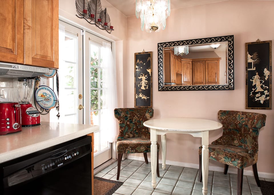 Kitchen dining area