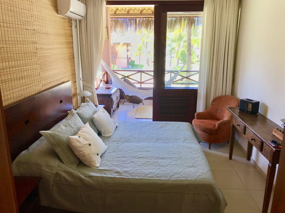 Suite master - king size bed and private bathroom 
