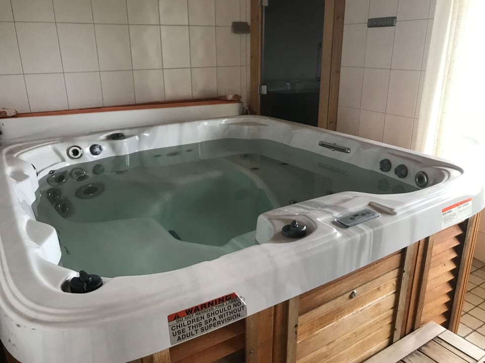 Indoor spa tub