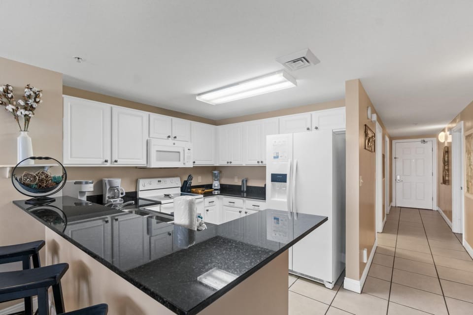 Kitchen with Breakfast Bar