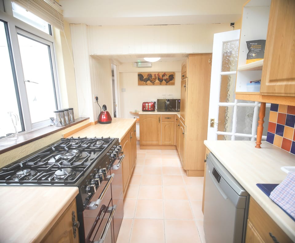 Fully equipped kitchen.