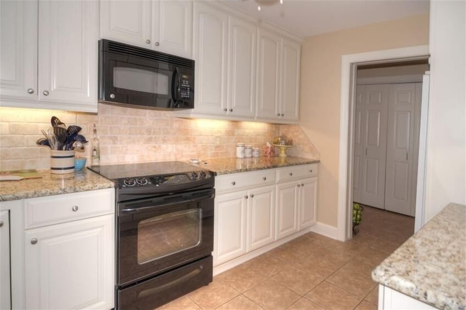 Remodeled, well equipped kitchen