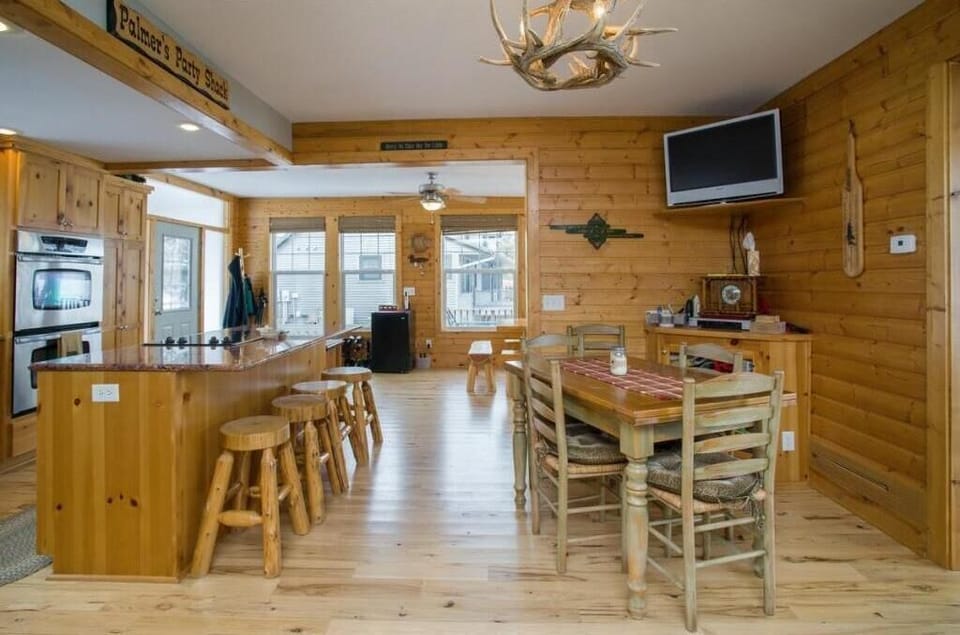 Quaint dining table 