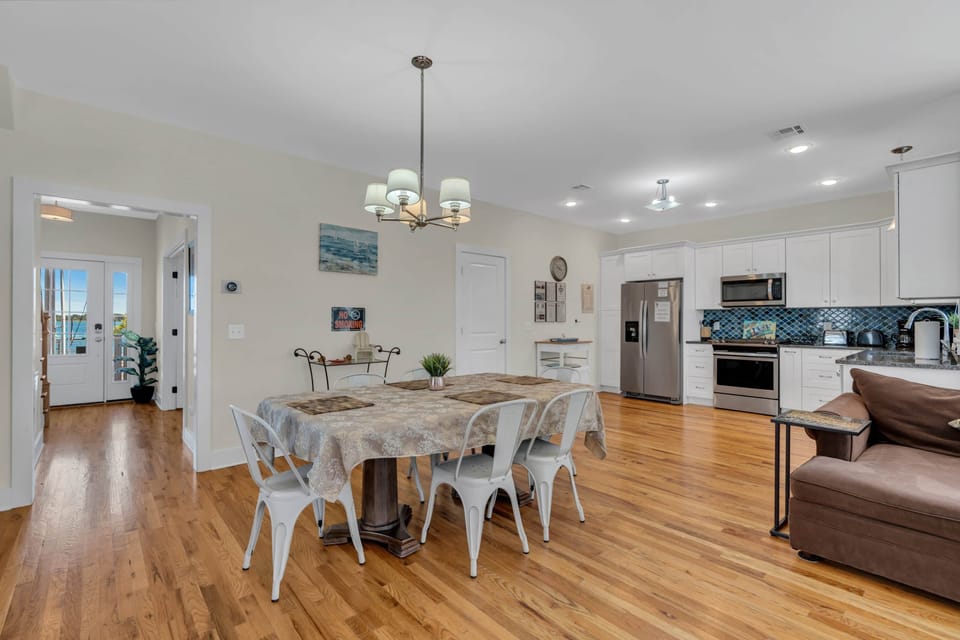 Open layout living and dining room (4)