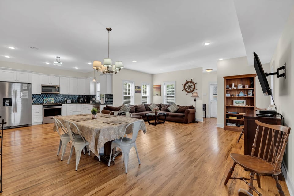 Open layout living and dining room (1)