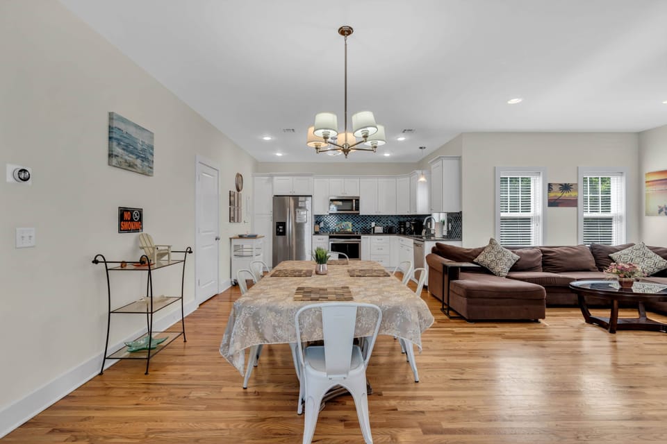 Open layout living and dining room (2)