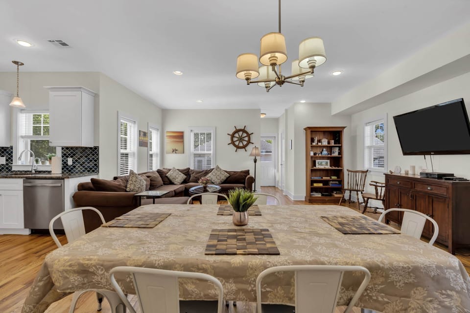 Open layout living and dining room (3)