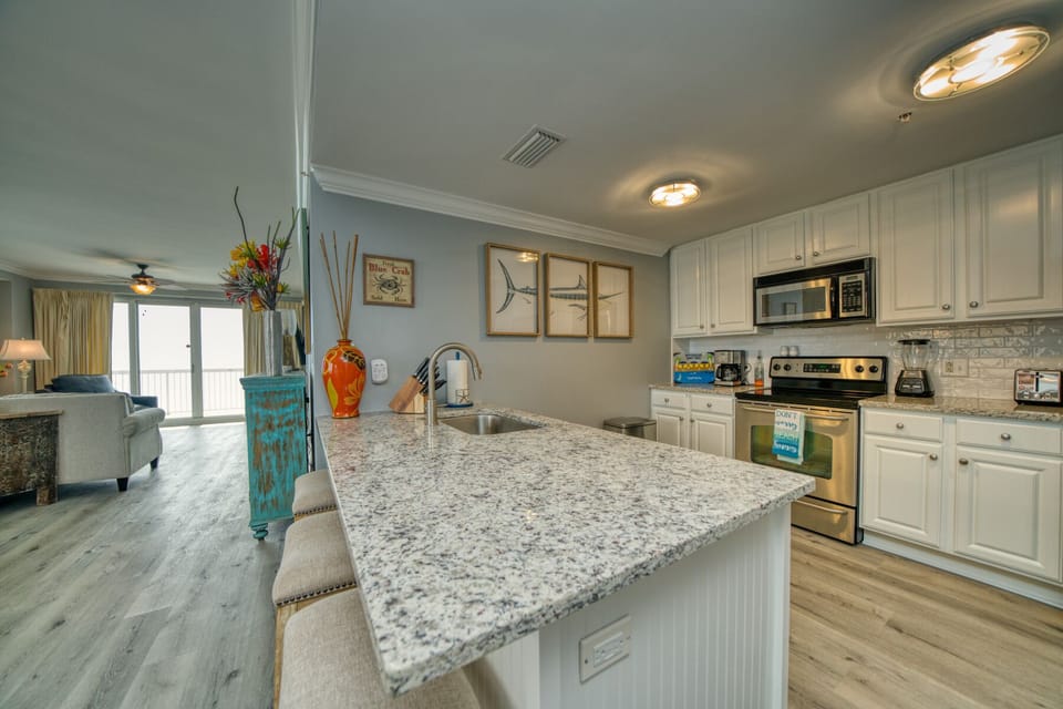 Fully Stocked Chef's Kitchen!!