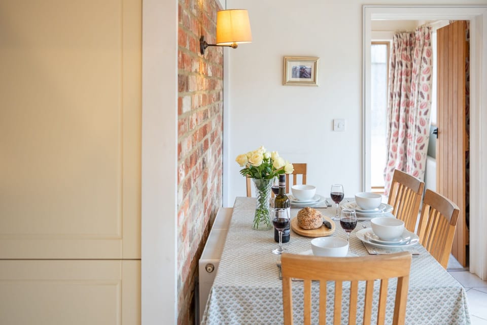 Blossom Barn Dining Room - StayCotswold