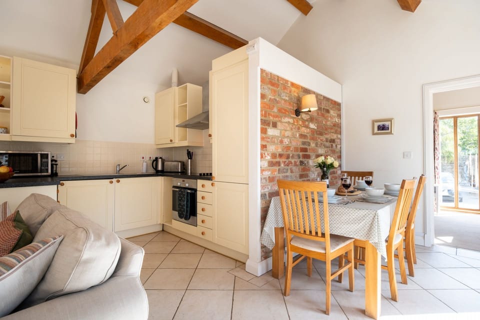 Blossom Barn Dining Room - StayCotswold