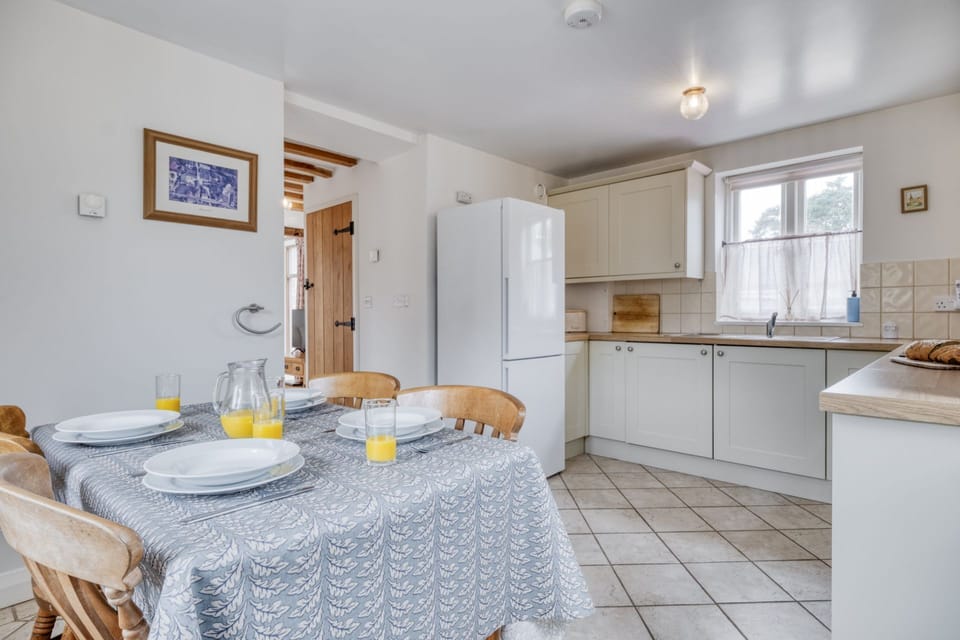 Punch Barn Kitchen - StayCotswold