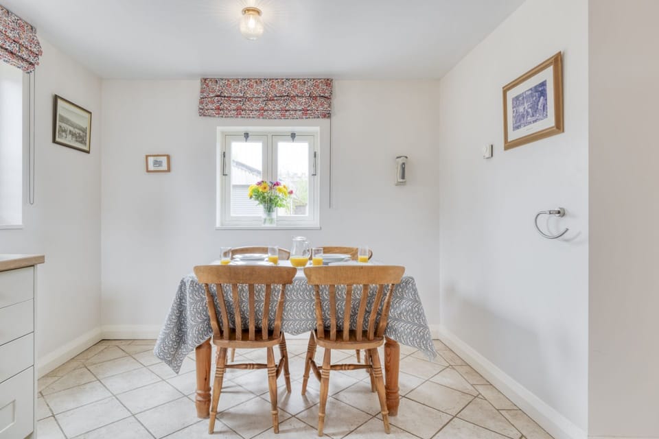 Punch Barn Kitchen - StayCotswold