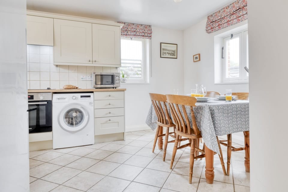 Punch Barn Kitchen - StayCotswold