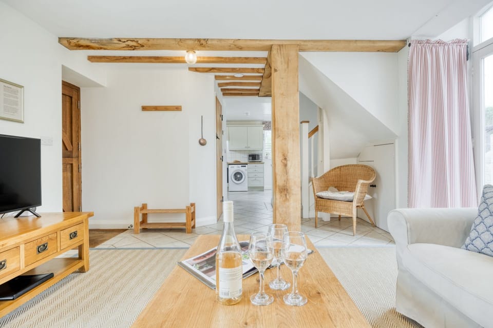 Punch Barn Sitting Room - StayCotswold