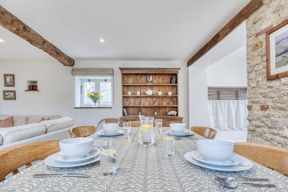 Prince Barn Dining Area - StayCotswold