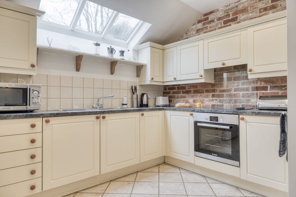 Prince Barn Kitchen - StayCotswold