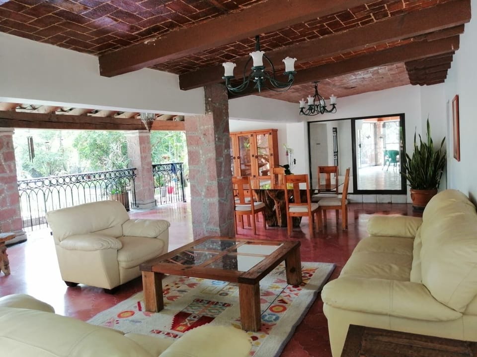 Sala Comedor en Terraza de Casa Cactaceas. Vista Jardin y Albercas
