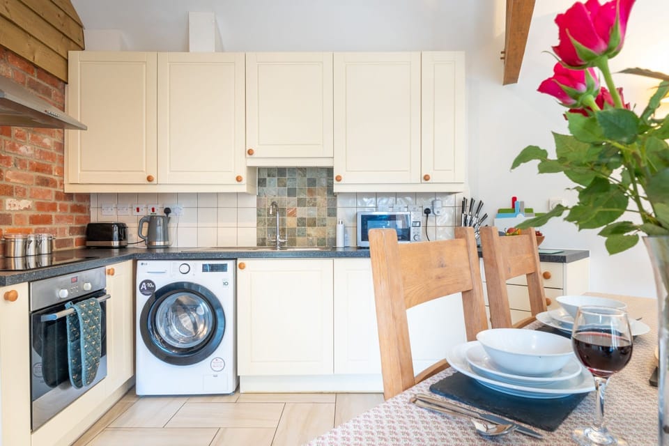 Flower Barn Kitchen - StayCotswold