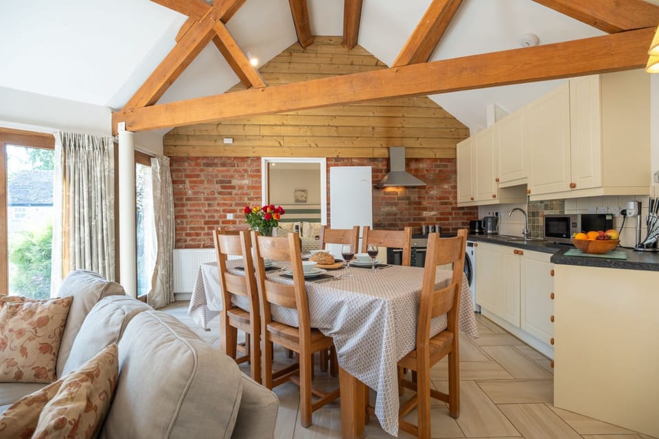 Flower Barn Dining Room- StayCotswold
