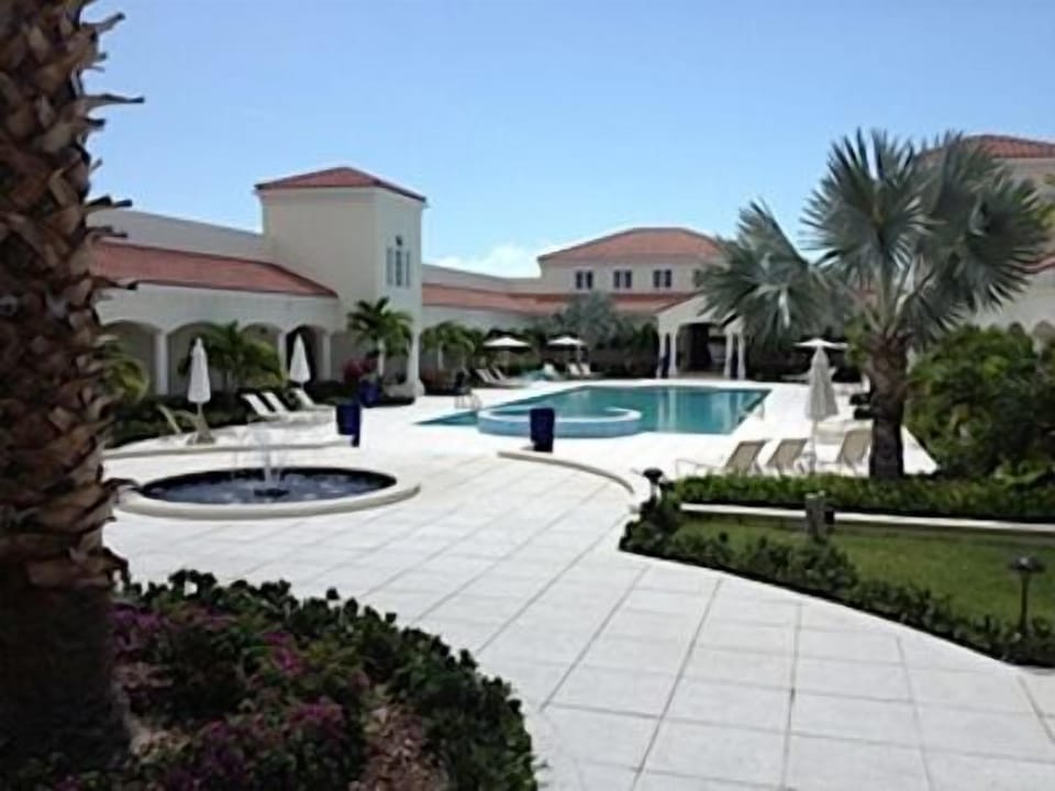 Courtyard view looking towards the reception area. 