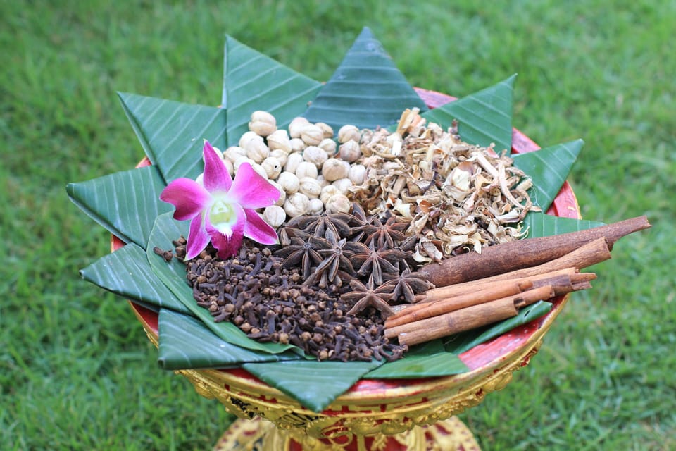 Ingredients of Herbal Massage