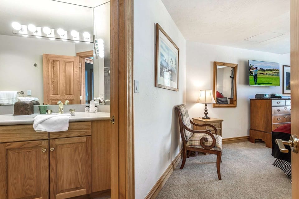 Bedroom 2 features an en suite bathroom.