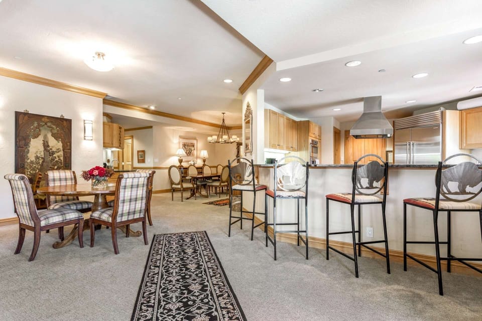 Let the "chef" of the party still feel like part of the group with this open layout.