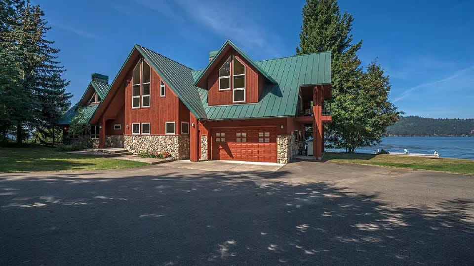 Front view of house from drive way.  guest room shared balcony on the right.