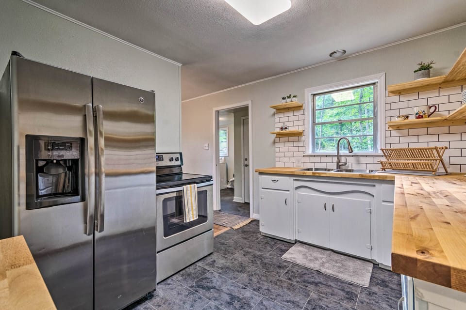 Well-Equipped Kitchen