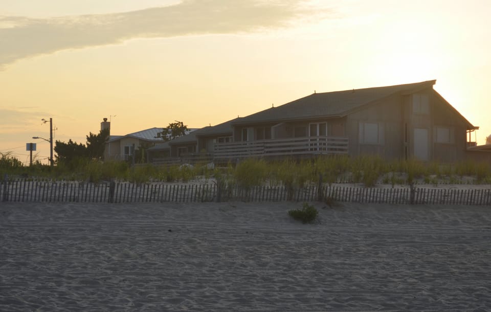 We are the 1st  townhouse from the beach.  Just  steps to  the beach
