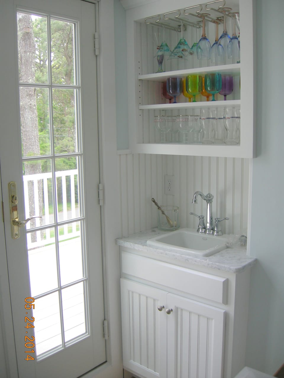 Wet bar by upper deck