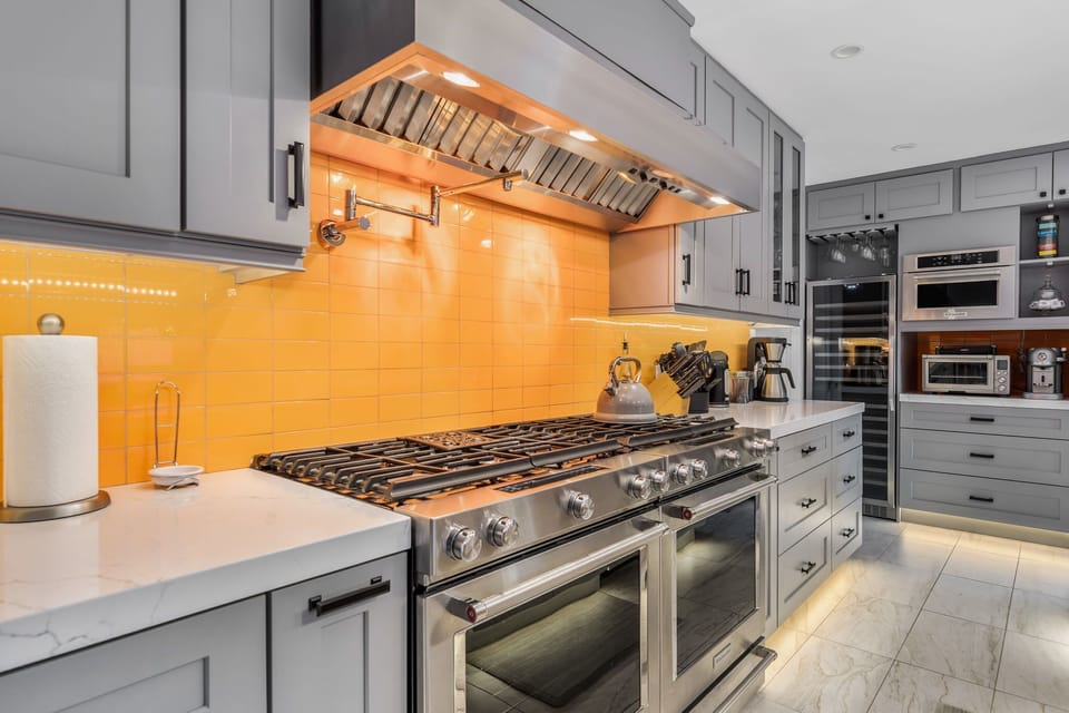 Professional-grade gas stove and double ovens