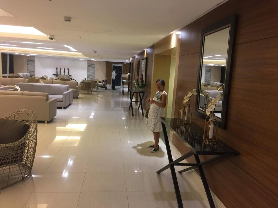 8th Floor Lobby 