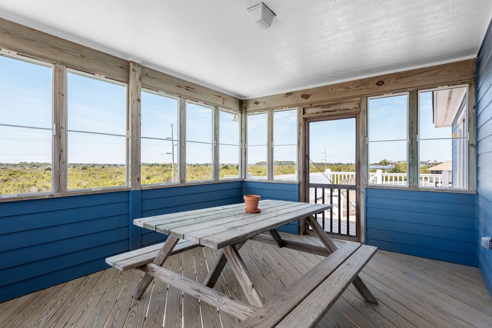 SN2420: Wise Choice l Top Level Screened Porch