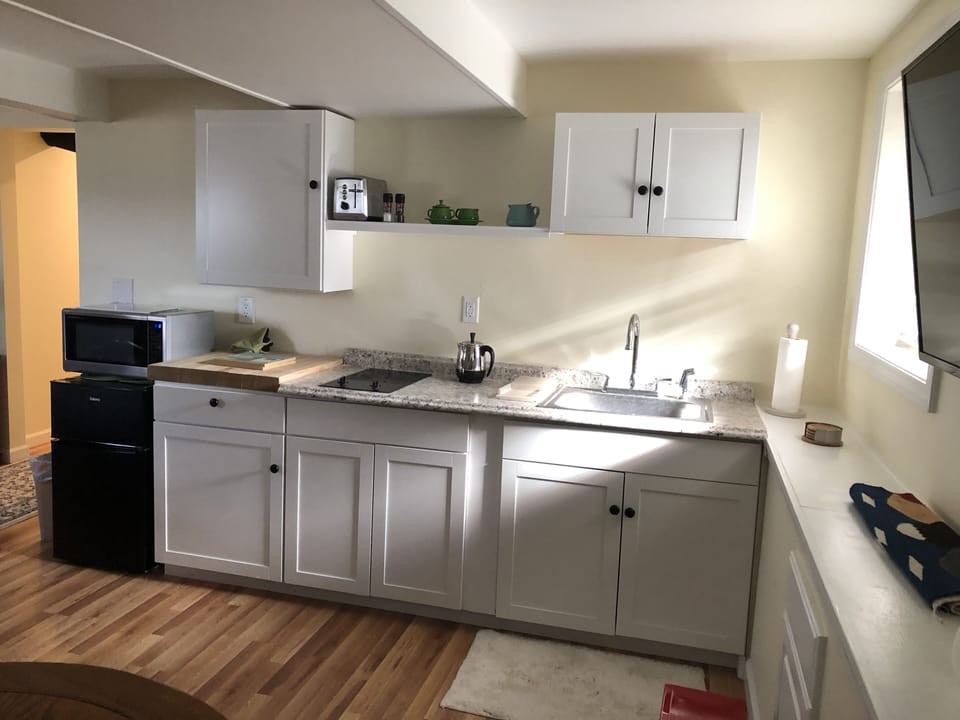 Full kitchenette 