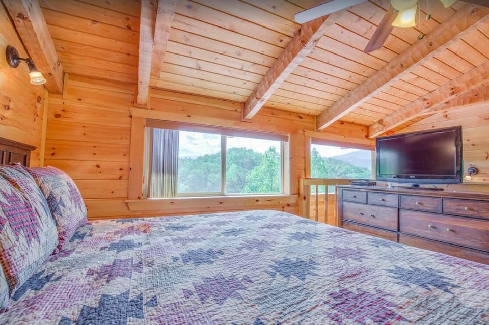 Netflix, wifi, live tv, access to other channels through Roku provided.