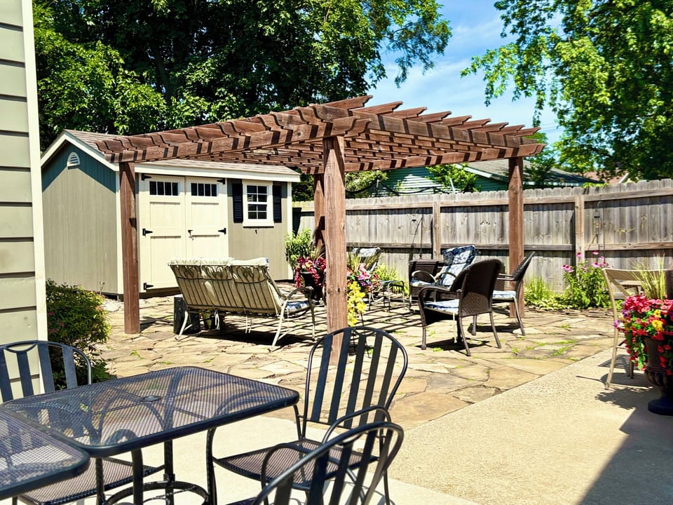 fantastic backyard area 