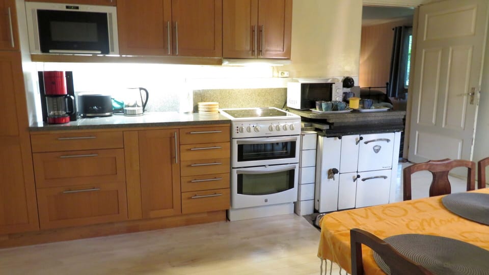Eat in kitchen with seating for 6 people. Granite counter tops. Wood floor.
