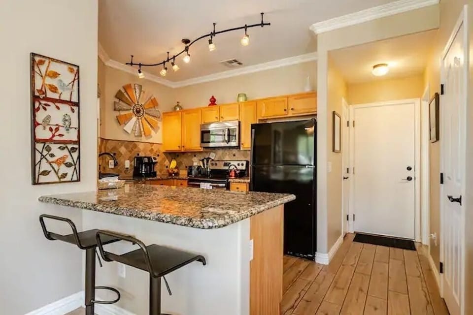 Beautiful and fully stocked kitchen with everything you need!