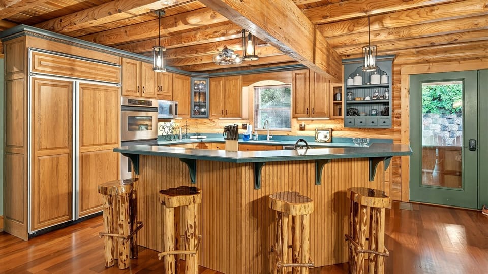 Seating at the bar for 4.