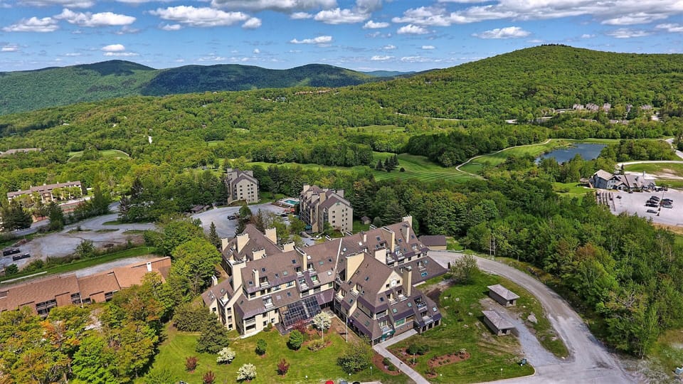 You'll also be on the main access road in Killington and close to all the bars, shops and restaurants.