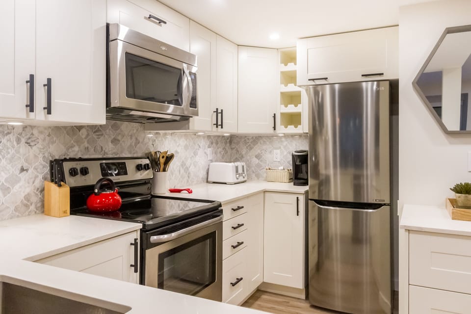 Fully equipped Kitchen with Stainless Steel appliances and Keurig Coffee machine