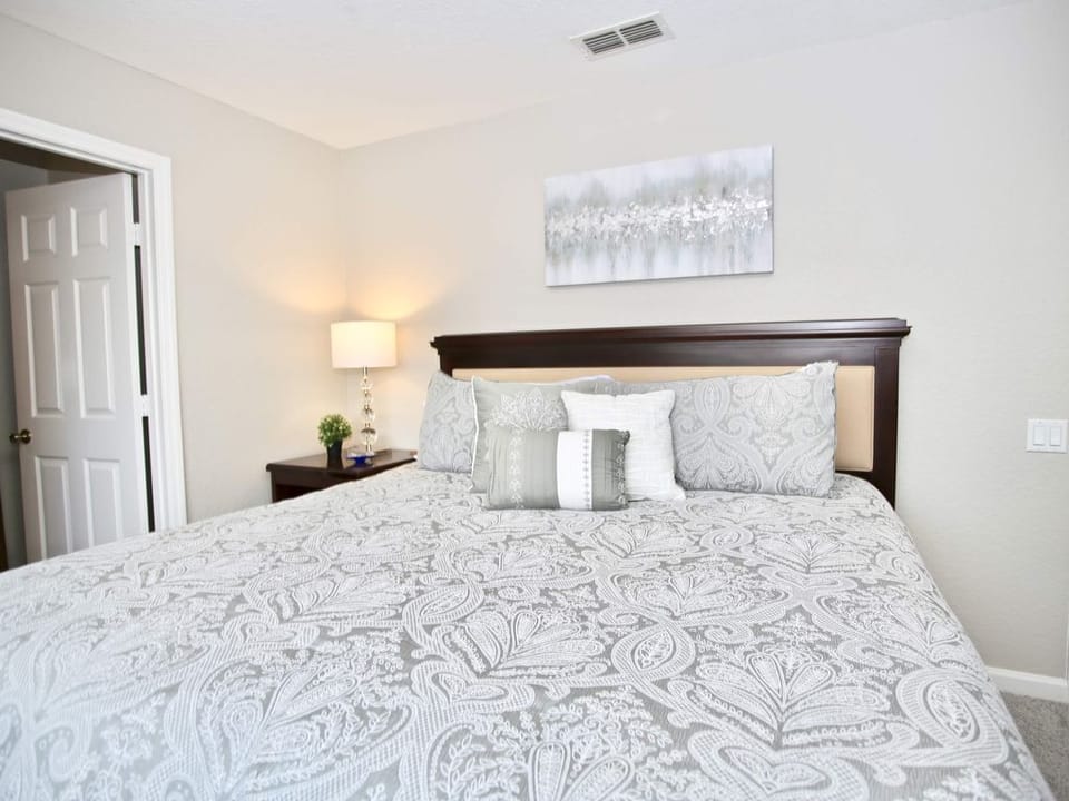 Upstairs King Bedroom