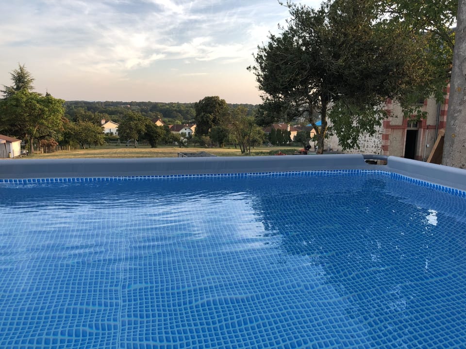 Above ground swimming pool 